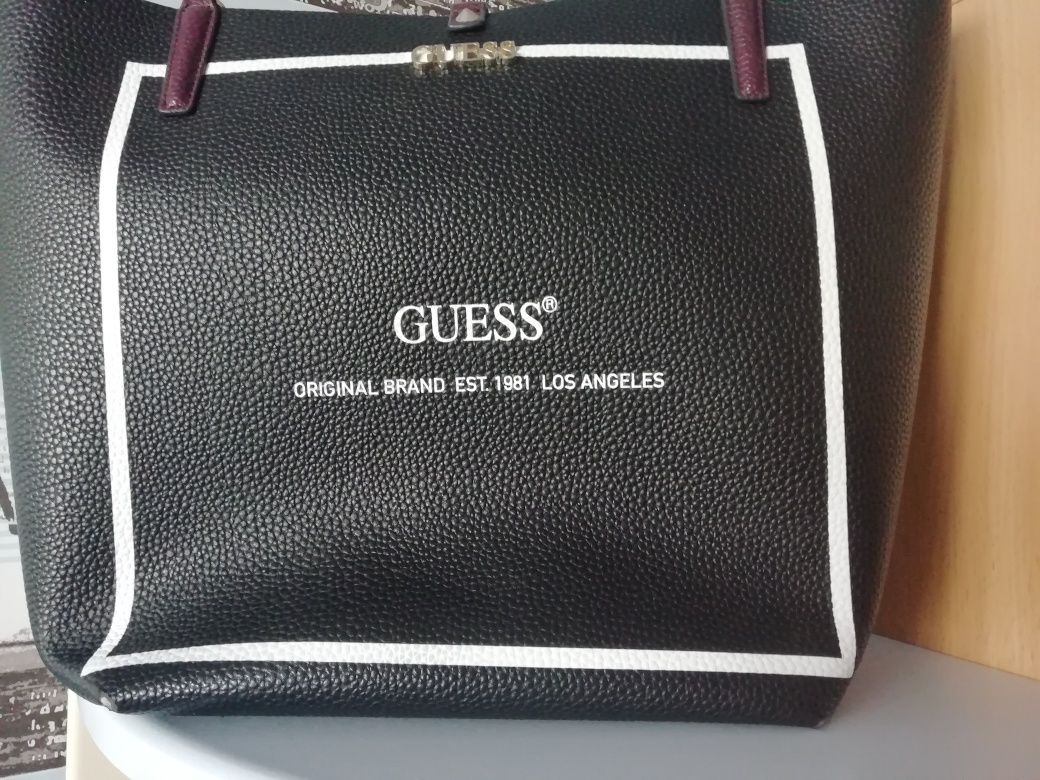 Guess - чанта от еко кожа