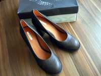 Geox - елегантни дамски обувки с ток от естествена кожа