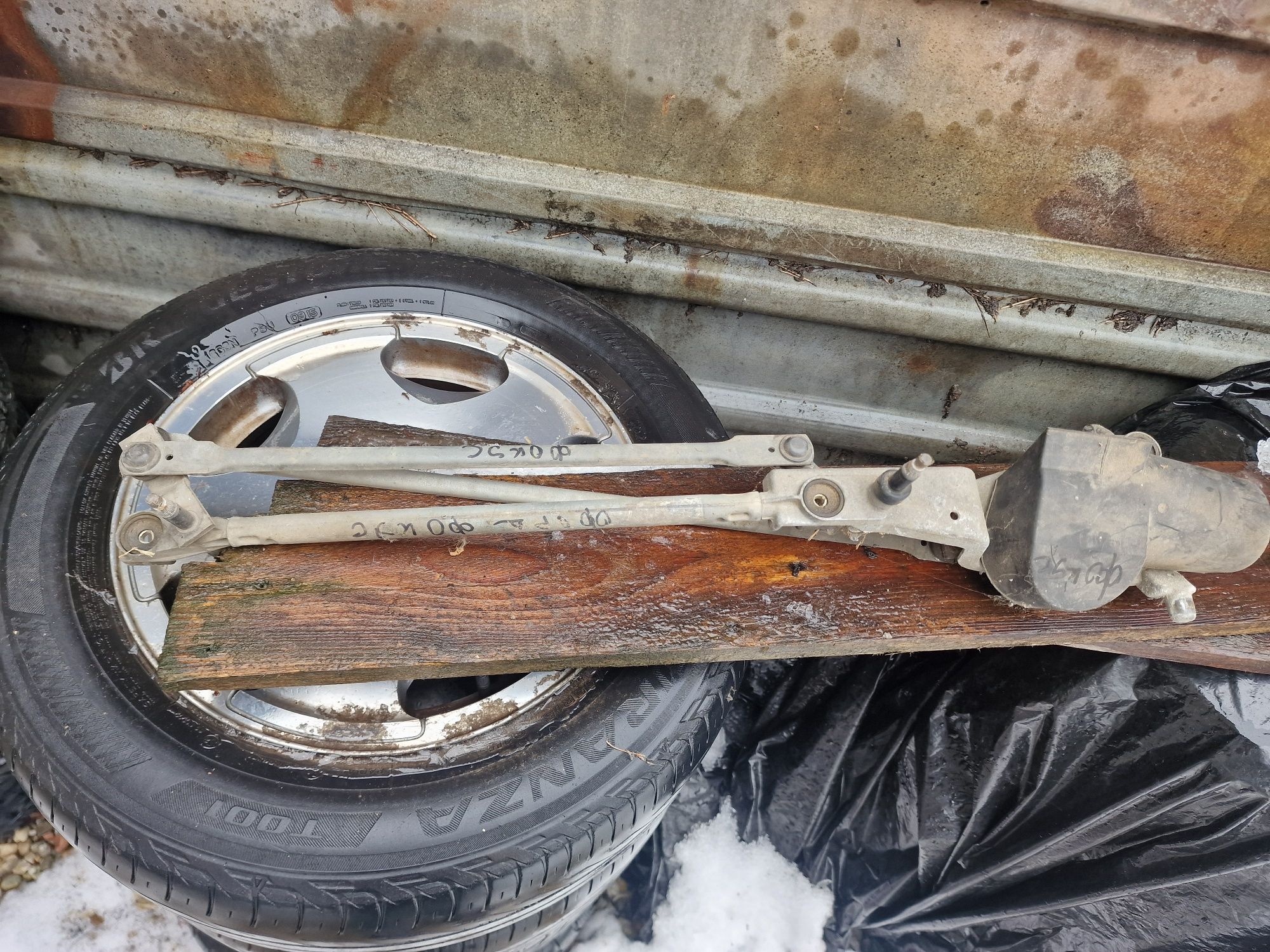 Механизъм с моторче за чистачки за няколко вида модели.
