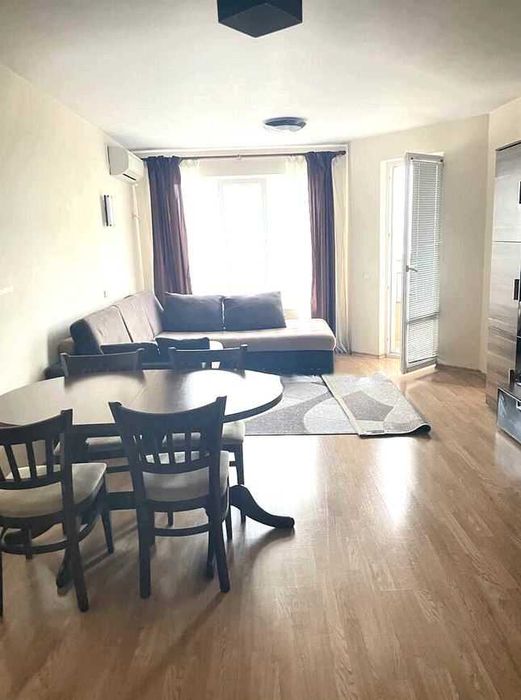 Двустаен апартамент в кв. Зорница