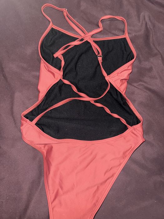 Цели бански за плуване