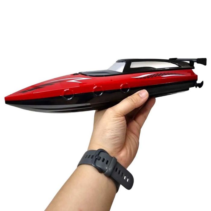 Лодка с дистанционно радиоуправляема