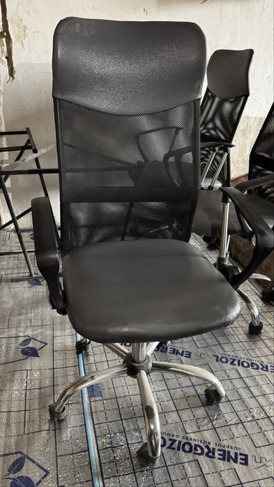 Ofisniy kreslo aiko brendidan