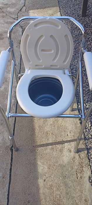 Vând scaun cu wc pentru cameră