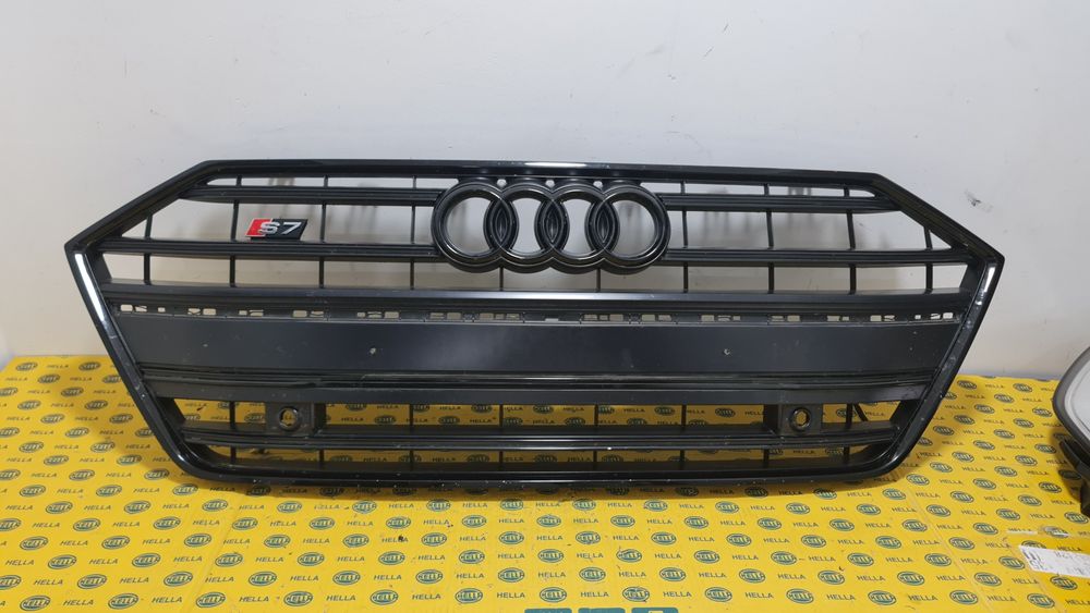 Grila masca radiator black Audi A7 S7 c8 4k bara fata far 2018+