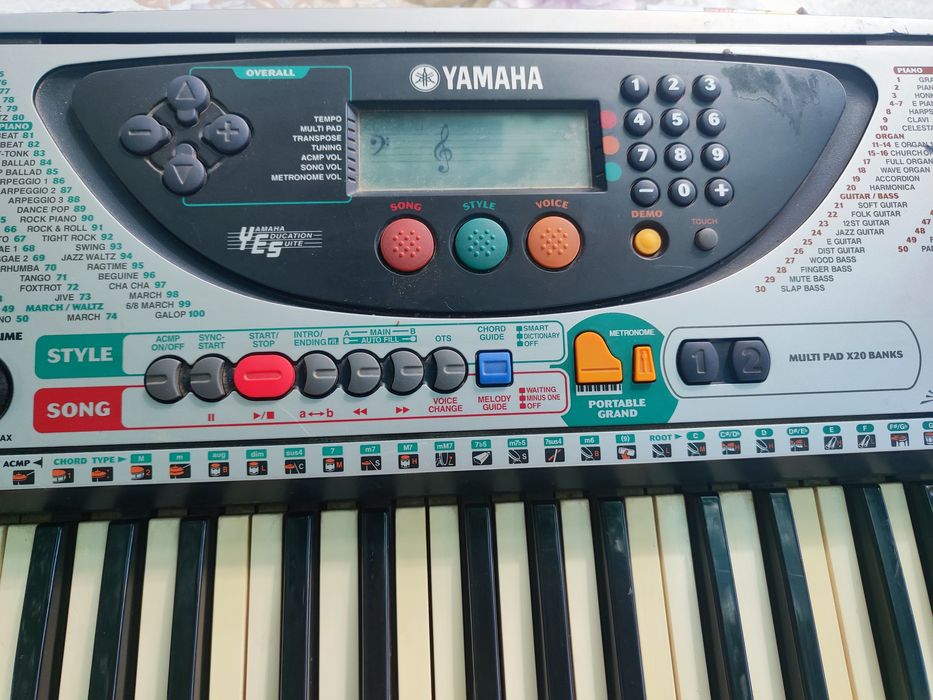 Yamaha psr-240 .