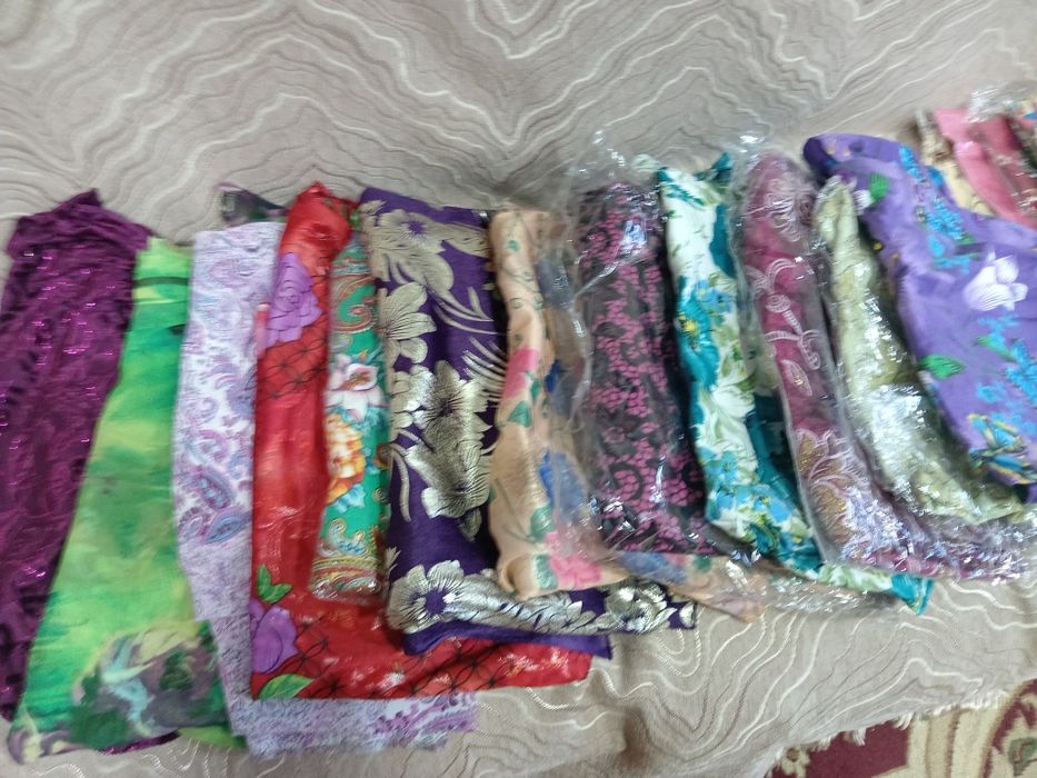 Отрезы ткани, платки