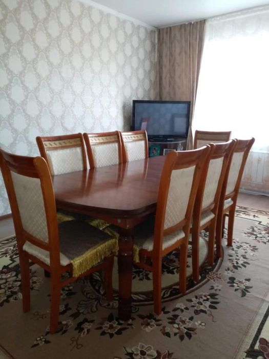 Продам стол со стульями (10 штук) Бу