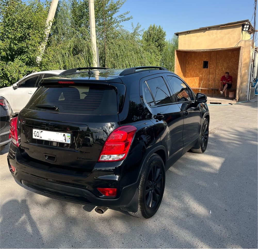 Tracker PREMIER 2020 black