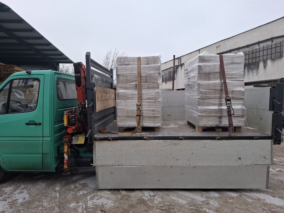 Transport marfa cu macara și basculabila