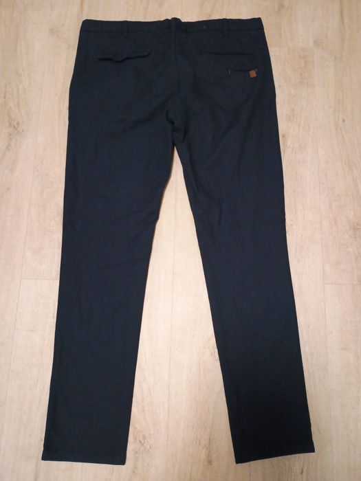 Pantaloni bărbătești mărime XL