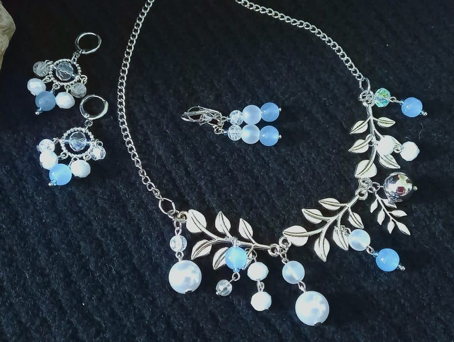 Ожерелье с серьгами ручной работы