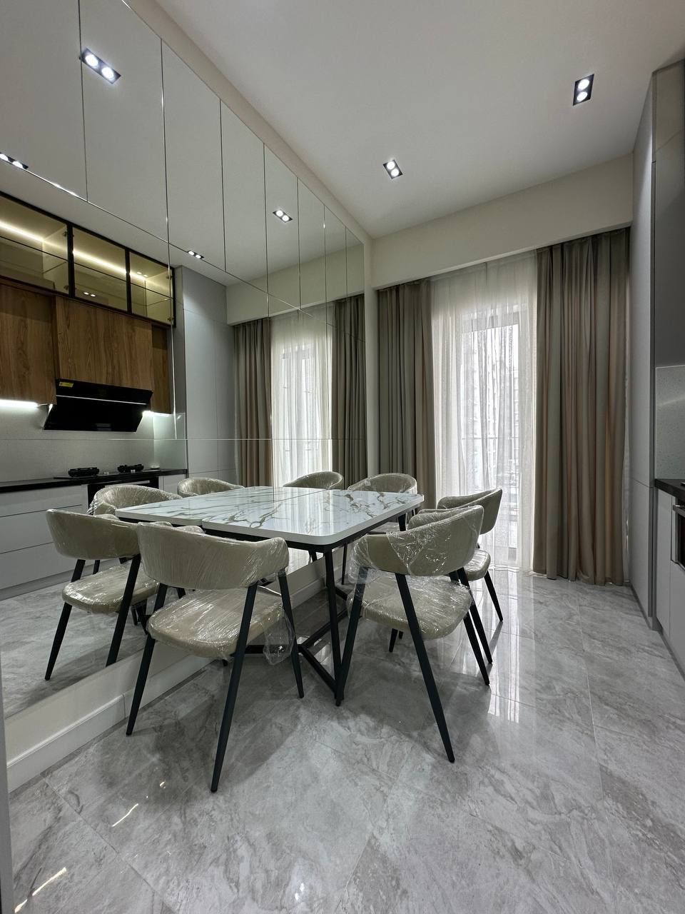 ПРОДАЁТСЯ КВАРТИРА 4/4/8 в ЖК Ташкент Сити
Gardens residence