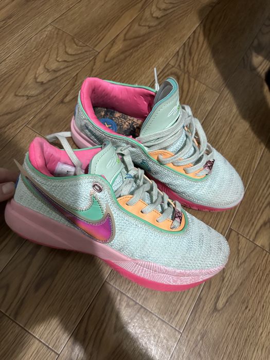 Nike кросовкий размер 40