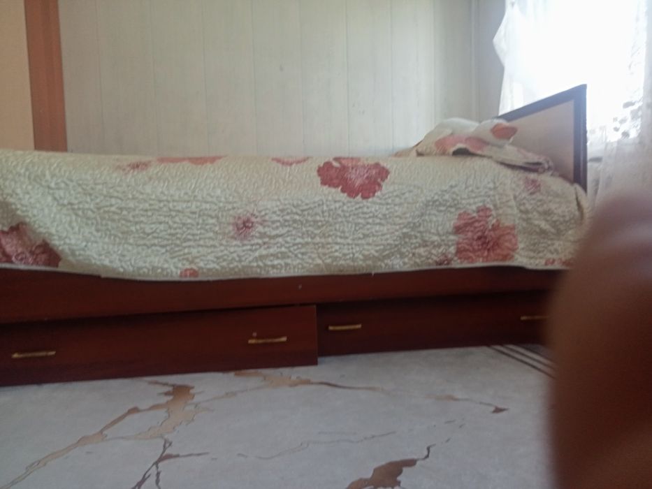 Кровать двух спалка Ящики выдвигаются  в хорошем состоянии  с матрасом