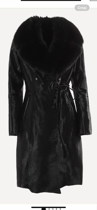 Продавам елегантно палто от пони с яка от черна лисица