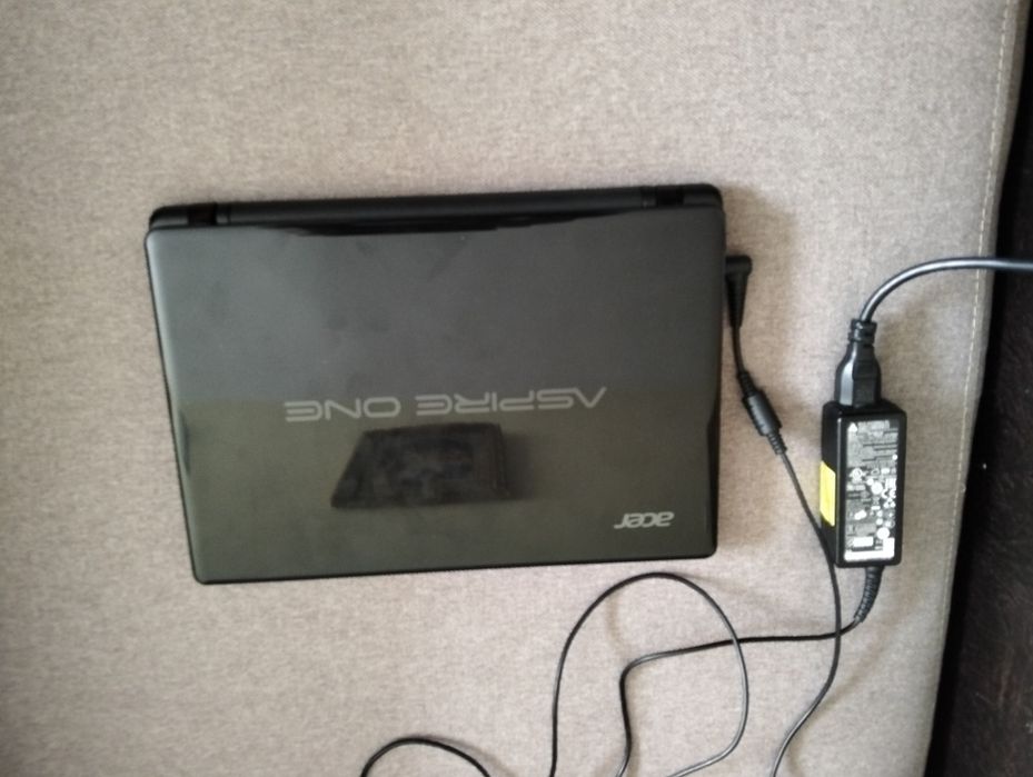 Laptop Acer aspire one 725 impecabil