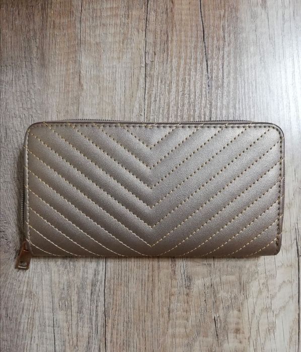 Продам кошелёк, вместительный