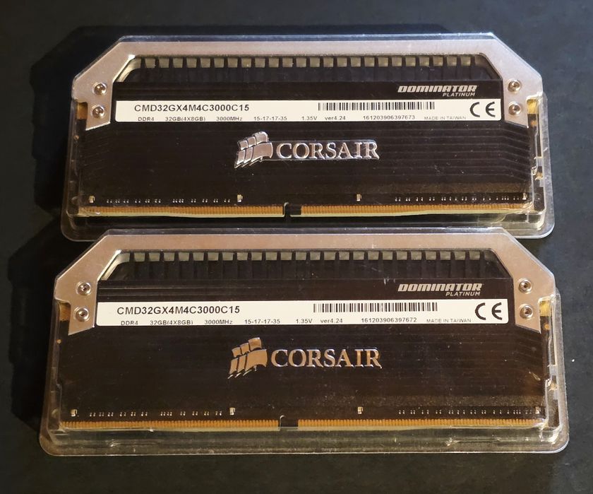 16GB  RAM 3000MHz DDR4 Corsair Dominator Platinum