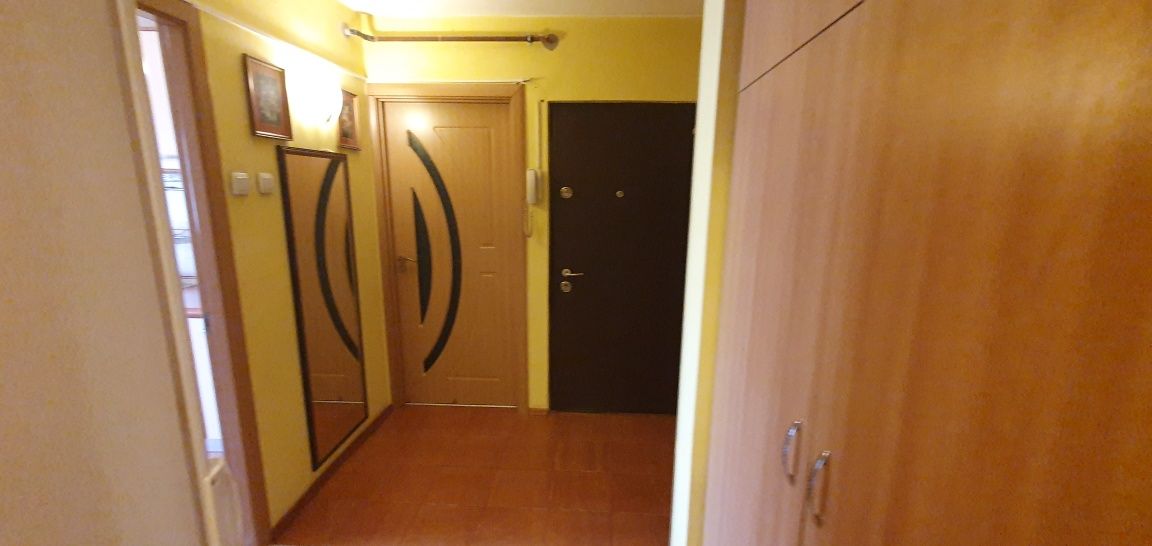 Închiriez apartament 2 camere decomandat