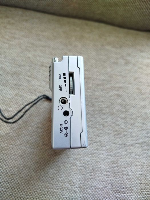 Radio AM/FM, Smart cu ceas si alarma, cu 2 baterii AA