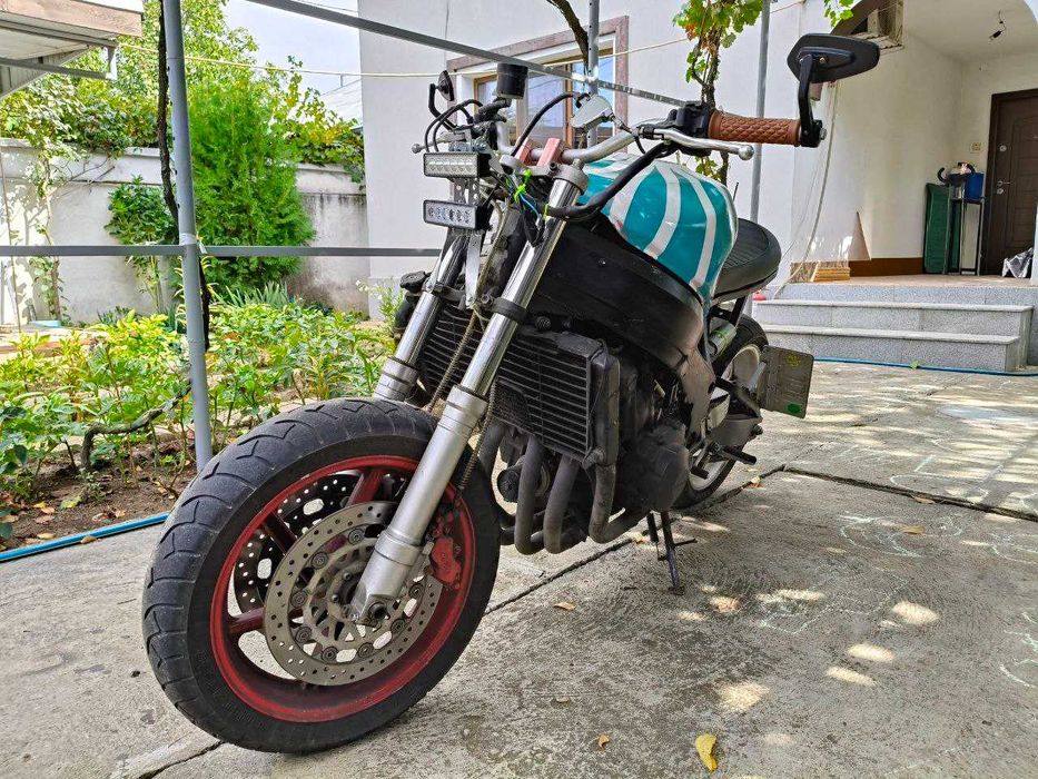 Honda CBR900RR SC28 - cafe racer / streetfighter / custom