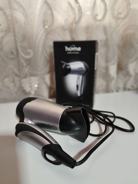 Uscător de păr pentru voiaj