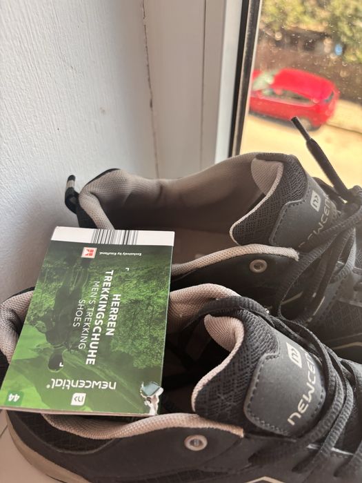 Adidasi de sport noi