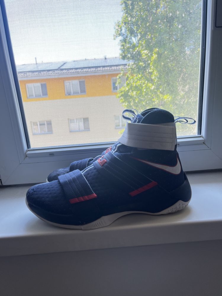 Lebron Soldier X Team USA