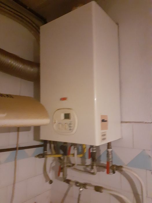 Продавам газов котел