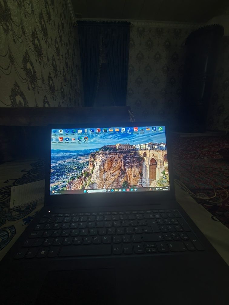 LENOVO noutbookimiz arzon narx va qulaylikni beruvchi holatda