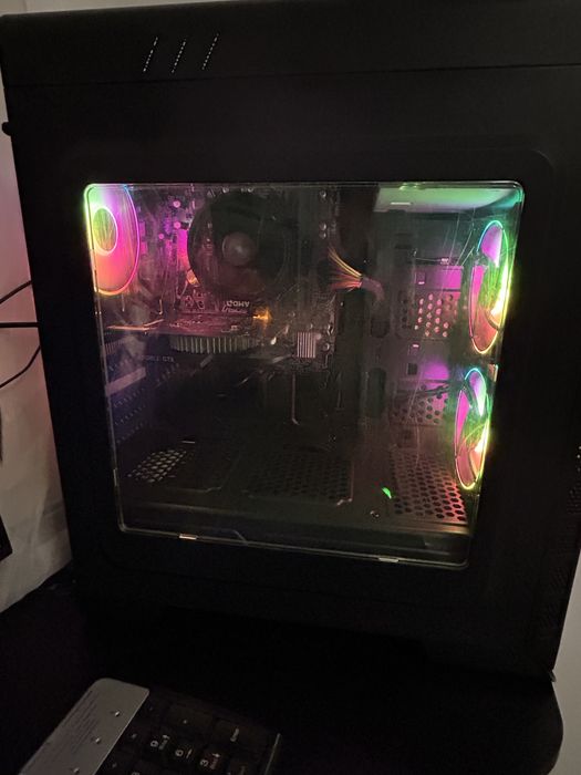 Pc gaming| ryzen3 pro 3200g| 8gb ram ddr4| GTX1650 4gb| ssd 256gb