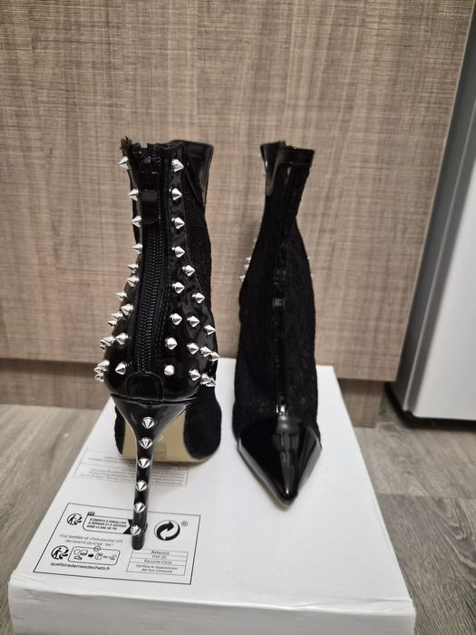 Обувки с висок ток