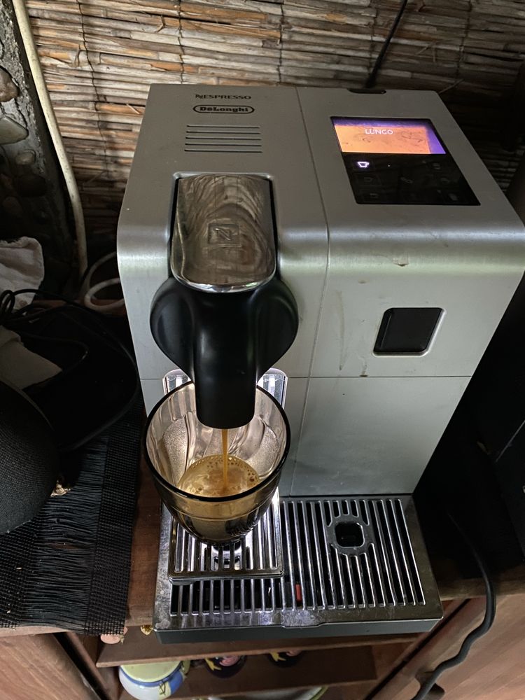 Aparat de cafea expresso nespresso delonghi