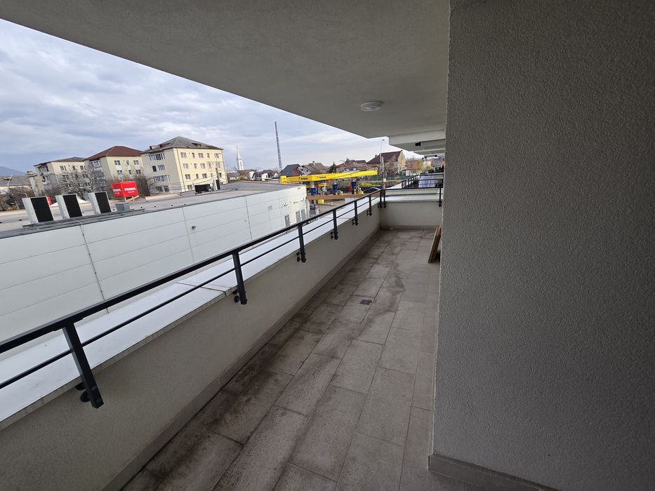 De închiriat – Apartament modern cu 3 camere | Terasă 10 mp | Garaj su