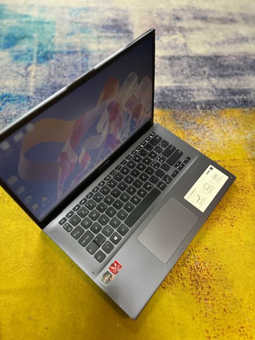 laptop Asus Vivobook 14, ryzen 3