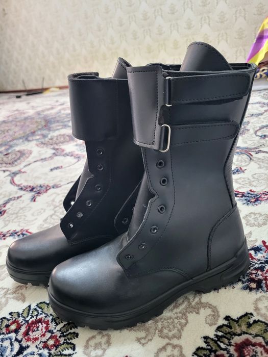 Кишки харбий оёк кийим (сапог) сотилади