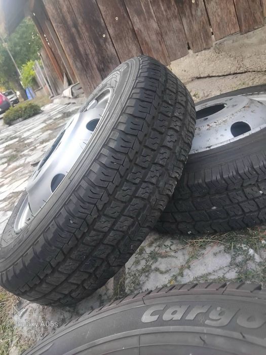 Гуми с джанти за камион