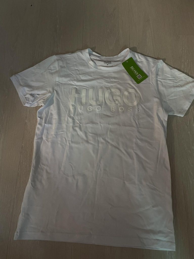 Hugo Boss и Nike оригинална блуза .черна и бяла тениска с етикет