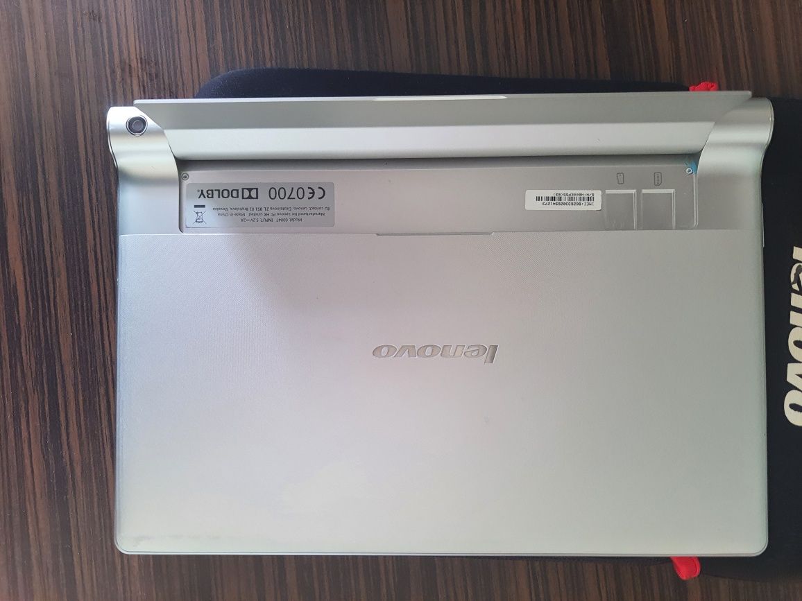 Tableta Lenovo IdeaPad Yoga B8000