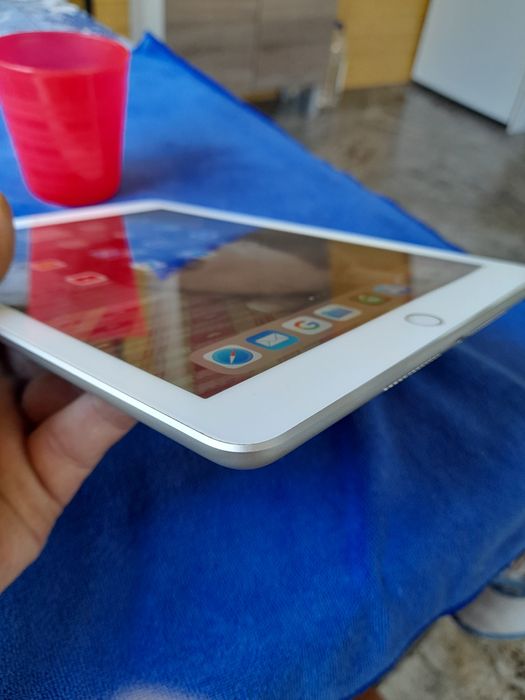 IPAD GEN 6nefolosit,wi-fi+celular