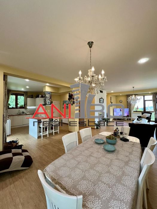 Напълно завършена и обзаведена къща в Панчарево, 330м2 РЗП, 640м2 дво