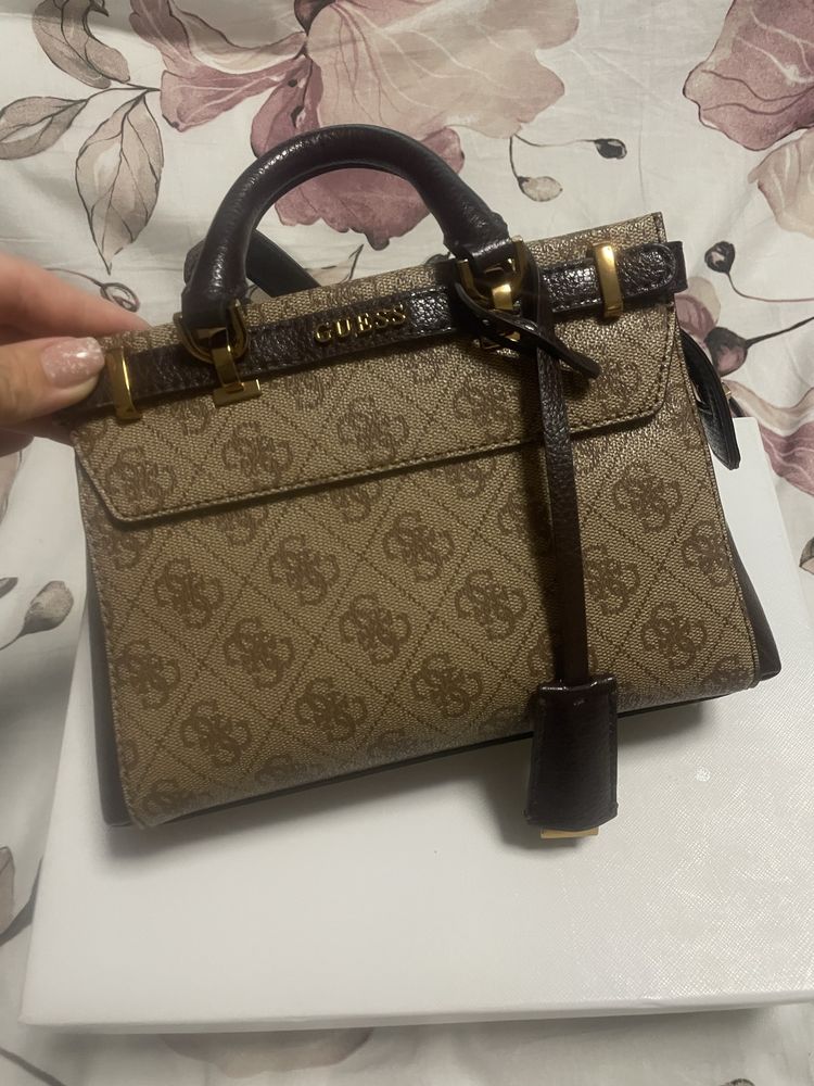 Чанта дамска guess