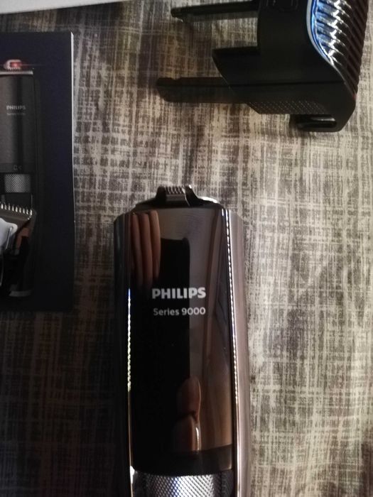 Trimmer barba Philips seria 9000 cu laser nou!