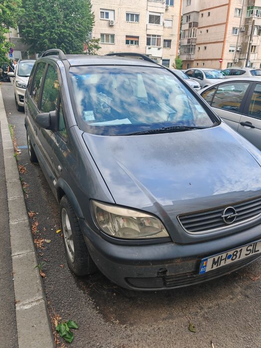 Vând Opel zafira