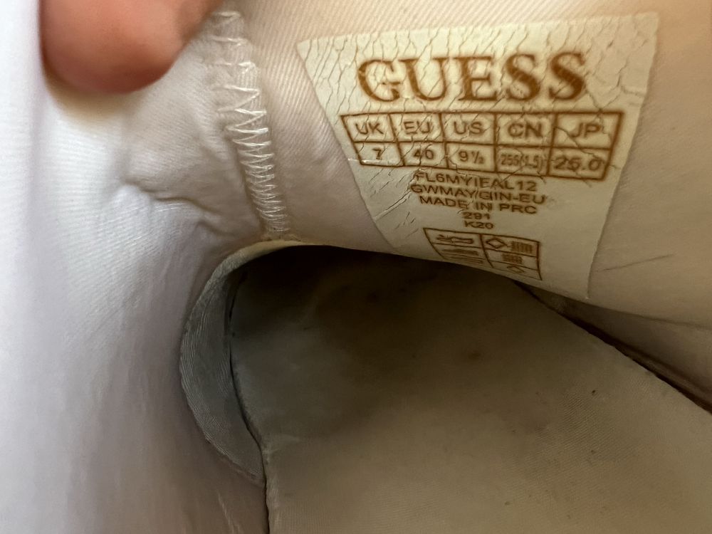 Обувки GUESS