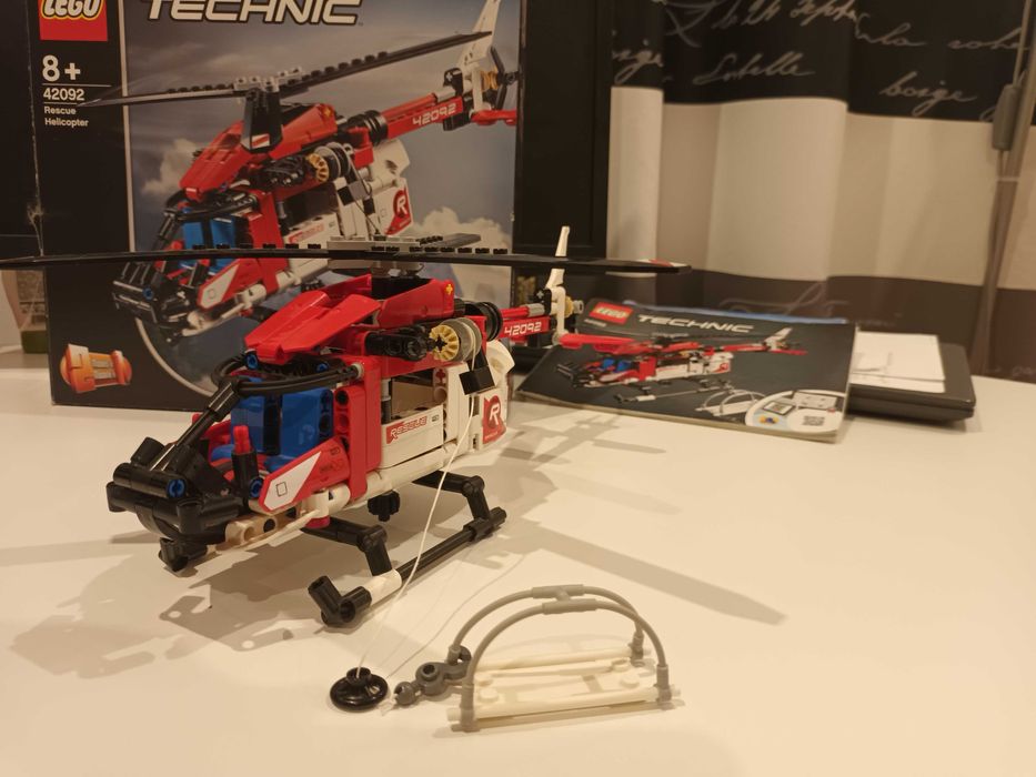 LEGO Technic (2 in 1) - Elicopter de salvare 42092