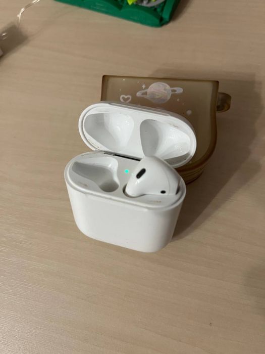 Правый наушник Airpods
