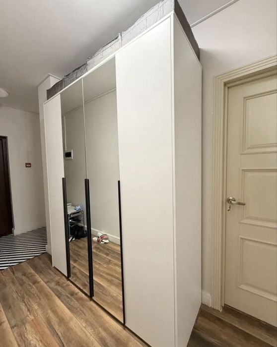 Шкаф распашной белый