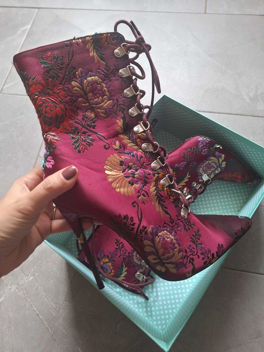 Бутикови ботуши носени само веднъж